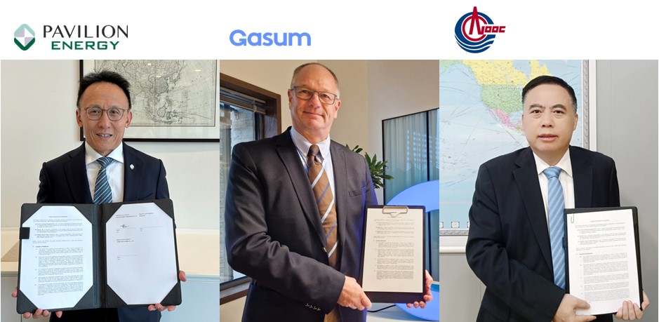 Signing of the Heads of Agreement: (from left)  Group CEO of Pavilion Energy Mr. Alan Heng; CEO of Gasum Mr. Mika Wiljanen; Vice President General Counsel & Chief Compliance Officer of CNOOC Gas and Power Group Mr. Zhang Rongwang